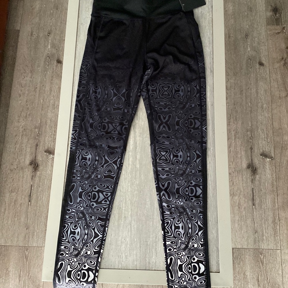 Leggings for the workout Codefit!!! Great workout pants